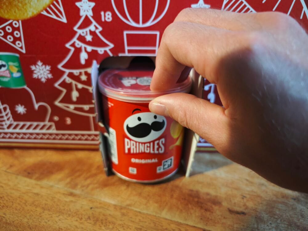Jeg åbner en låge i Pringles julekalender