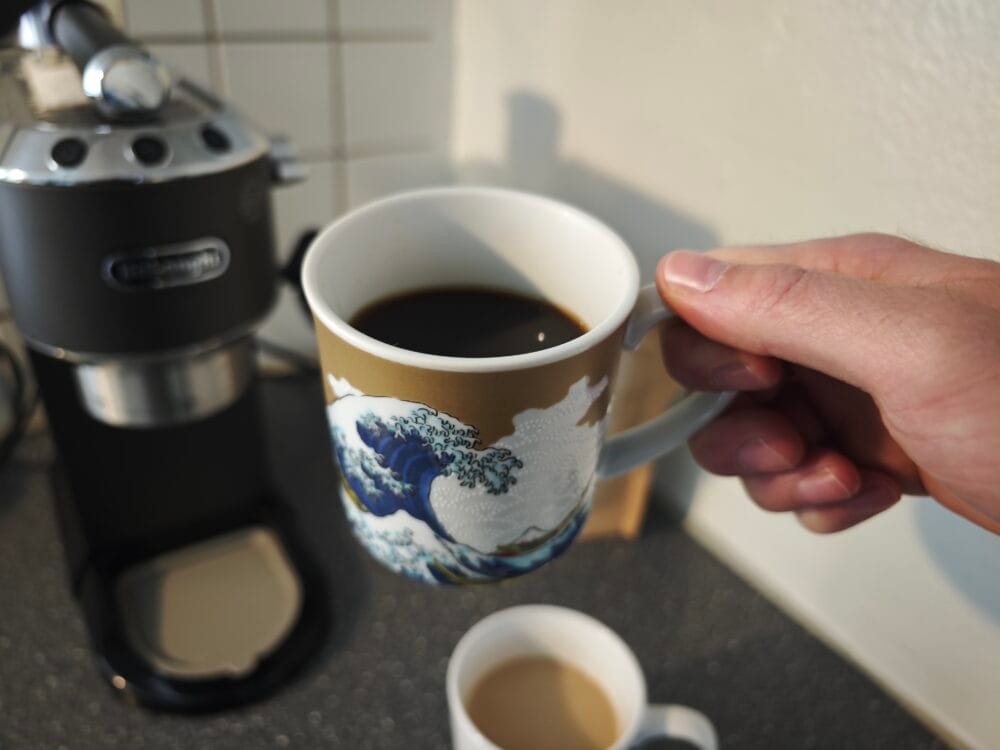 Jeg har brygget en god kop kaffe med kaffepose fra Growers Cup julekalender