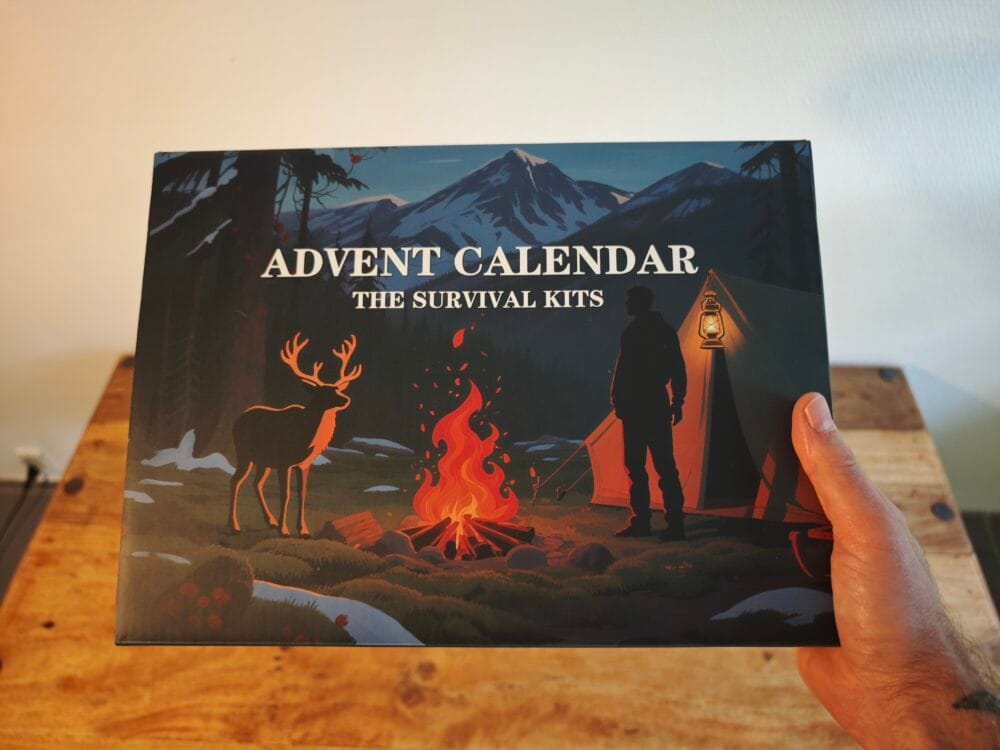 Jeg holder julekalender med ovelevelseskit i hånden