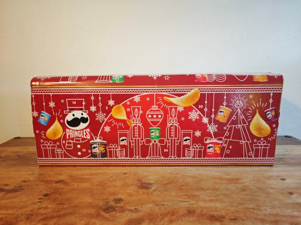 Pringles chips julekalender inden åbning af låger